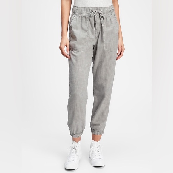 GAP Pants - NWOT GAP Size Small High Rise Elastic Waist/Ankle Gray Chambray Utility Joggers
